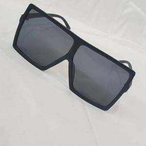 Matte Black Oversized Square Shaped Sunglasses